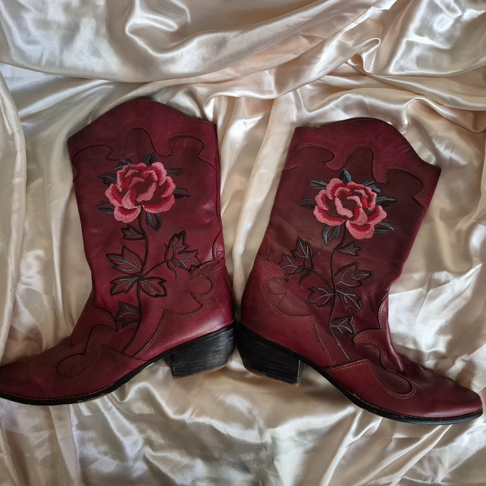 Vintage Cowboy Boots With Floral Embroidery-Coastal Cowgirl Style